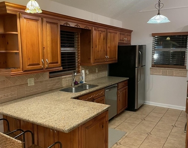 232 Maplecrest Circle - Photo Thumbnail 1
