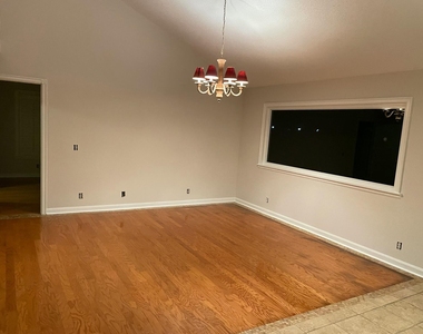 232 Maplecrest Circle - Photo Thumbnail 5
