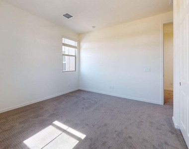 1107 S Vine Street - Photo Thumbnail 30