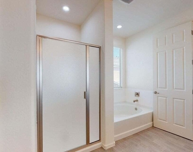 1107 S Vine Street - Photo Thumbnail 17