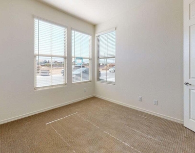 1107 S Vine Street - Photo Thumbnail 31