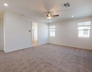 1107 S Vine Street - Photo Thumbnail 15