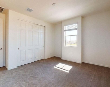 1107 S Vine Street - Photo Thumbnail 22