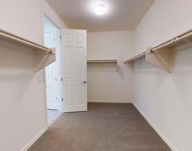 1107 S Vine Street - Photo Thumbnail 18
