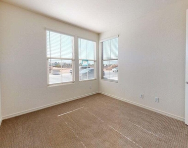 1107 S Vine Street - Photo Thumbnail 10