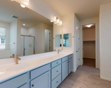 1107 S Vine Street - Photo Thumbnail 16
