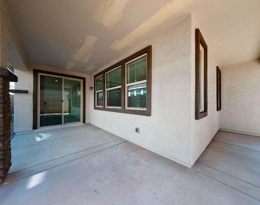 1107 S Vine Street - Photo Thumbnail 37