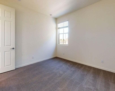 1107 S Vine Street - Photo Thumbnail 33