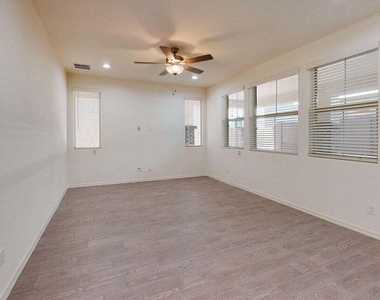 1107 S Vine Street - Photo Thumbnail 4