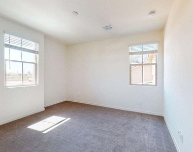 1107 S Vine Street - Photo Thumbnail 21