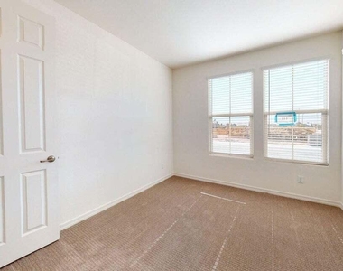 1107 S Vine Street - Photo Thumbnail 9