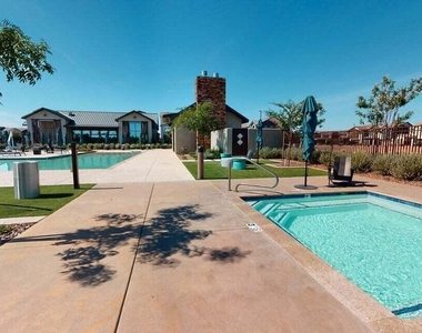 1107 S Vine Street - Photo Thumbnail 55