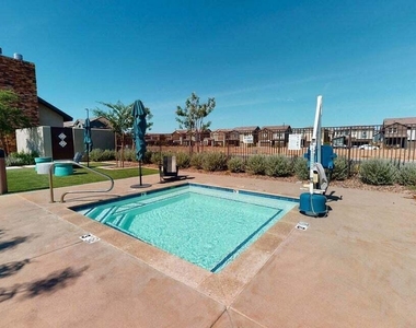 1107 S Vine Street - Photo Thumbnail 54