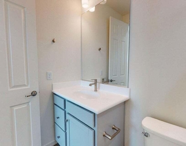 1107 S Vine Street - Photo Thumbnail 12