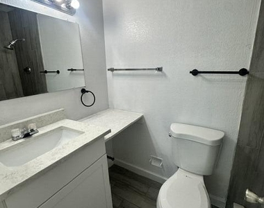 5318 W Turney Avenue - Photo Thumbnail 8