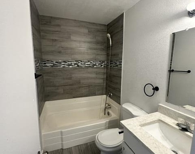 5318 W Turney Avenue - Photo Thumbnail 10