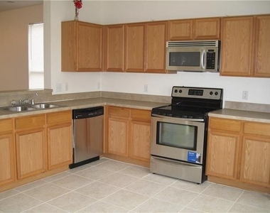 826 Greene Way - Photo Thumbnail 9