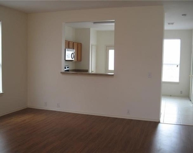 826 Greene Way - Photo Thumbnail 4