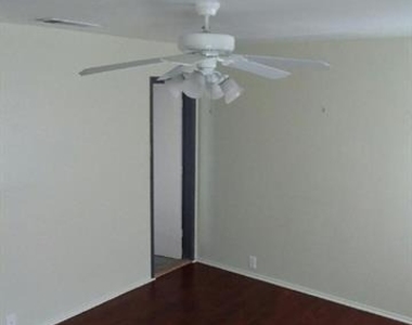 826 Greene Way - Photo Thumbnail 12