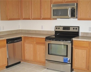 826 Greene Way - Photo Thumbnail 8
