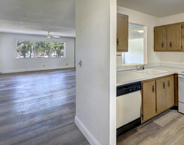 420 Se 2nd Avenue - Photo Thumbnail 2