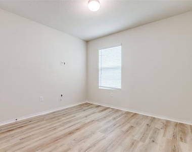 1337 Waggoner Drive - Photo Thumbnail 15