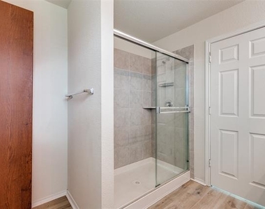 1337 Waggoner Drive - Photo Thumbnail 14