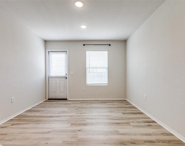 1337 Waggoner Drive - Photo Thumbnail 18