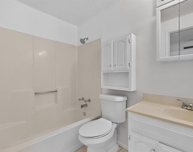 6120 Cypress Point Drive - Photo Thumbnail 5