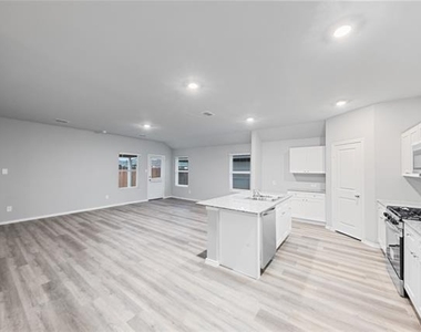 316 Deaf Smith Road - Photo Thumbnail 4