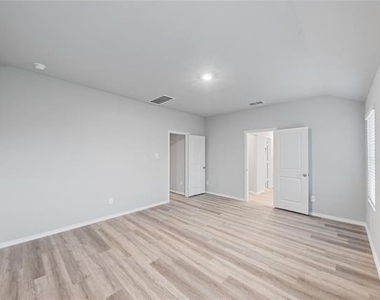 316 Deaf Smith Road - Photo Thumbnail 10