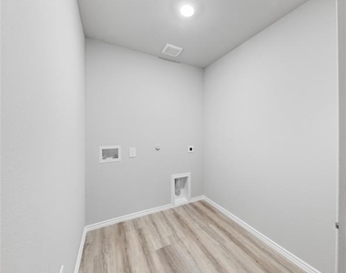 316 Deaf Smith Road - Photo Thumbnail 20