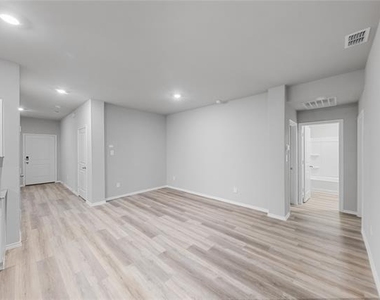316 Deaf Smith Road - Photo Thumbnail 7