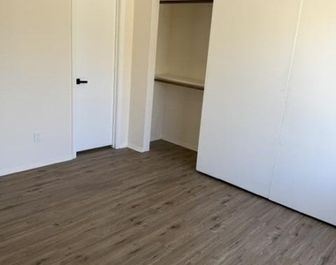 6758 W Ruth Avenue - Photo Thumbnail 12