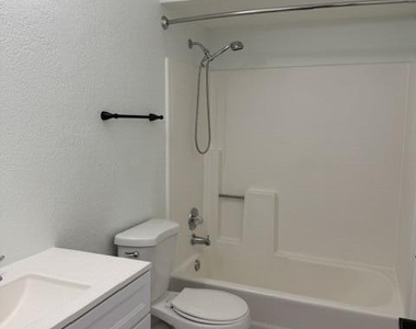 6758 W Ruth Avenue - Photo Thumbnail 10