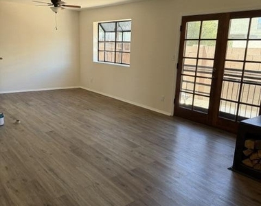 6758 W Ruth Avenue - Photo Thumbnail 2