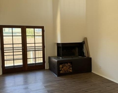 6758 W Ruth Avenue - Photo Thumbnail 3