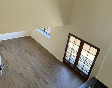 6758 W Ruth Avenue - Photo Thumbnail 5