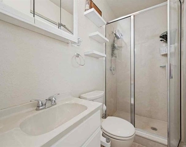 3032 Hollandale Lane - Photo Thumbnail 9