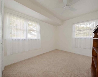 3032 Hollandale Lane - Photo Thumbnail 12