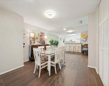 3032 Hollandale Lane - Photo Thumbnail 21