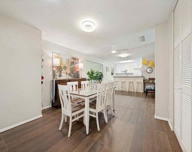 3032 Hollandale Lane - Photo Thumbnail 2