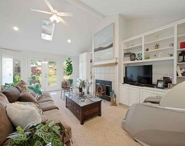 3032 Hollandale Lane - Photo Thumbnail 4