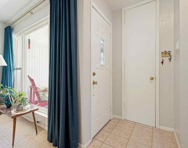 3032 Hollandale Lane - Photo Thumbnail 16