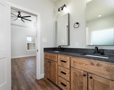 133 Bell Street - Photo Thumbnail 25