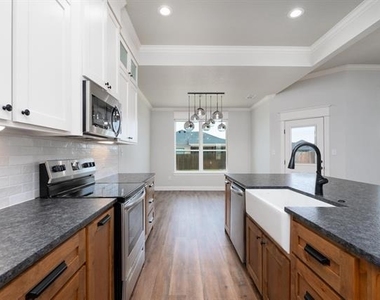 133 Bell Street - Photo Thumbnail 10