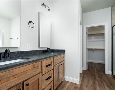 133 Bell Street - Photo Thumbnail 23