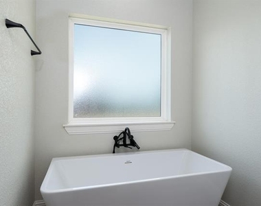 133 Bell Street - Photo Thumbnail 27
