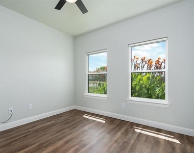 133 Bell Street - Photo Thumbnail 30