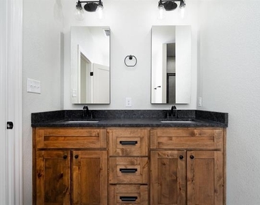 133 Bell Street - Photo Thumbnail 24